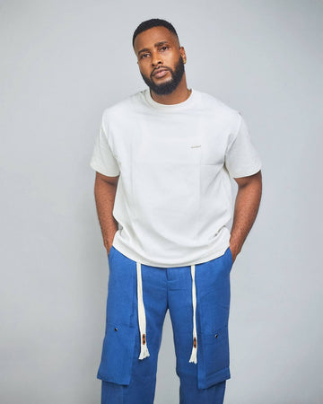 THE ÀPÒ Close Up Shot